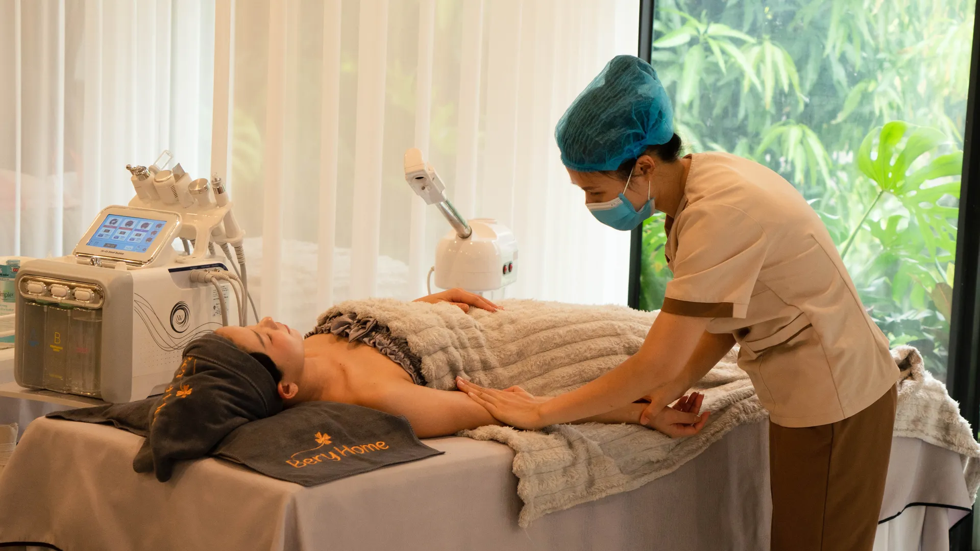 Massage thư giãn toàn thân